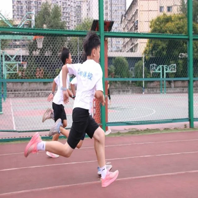 袁悦红土赛场再创佳绩引关注